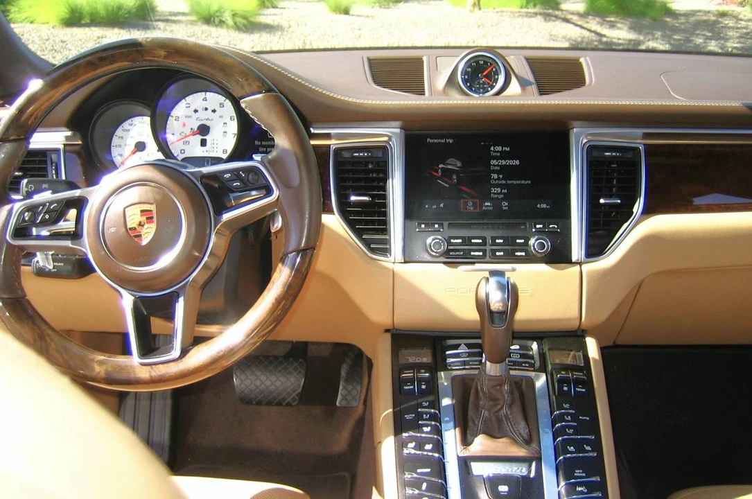 2017 Porsche Macan Turbo - Image 14 of 22