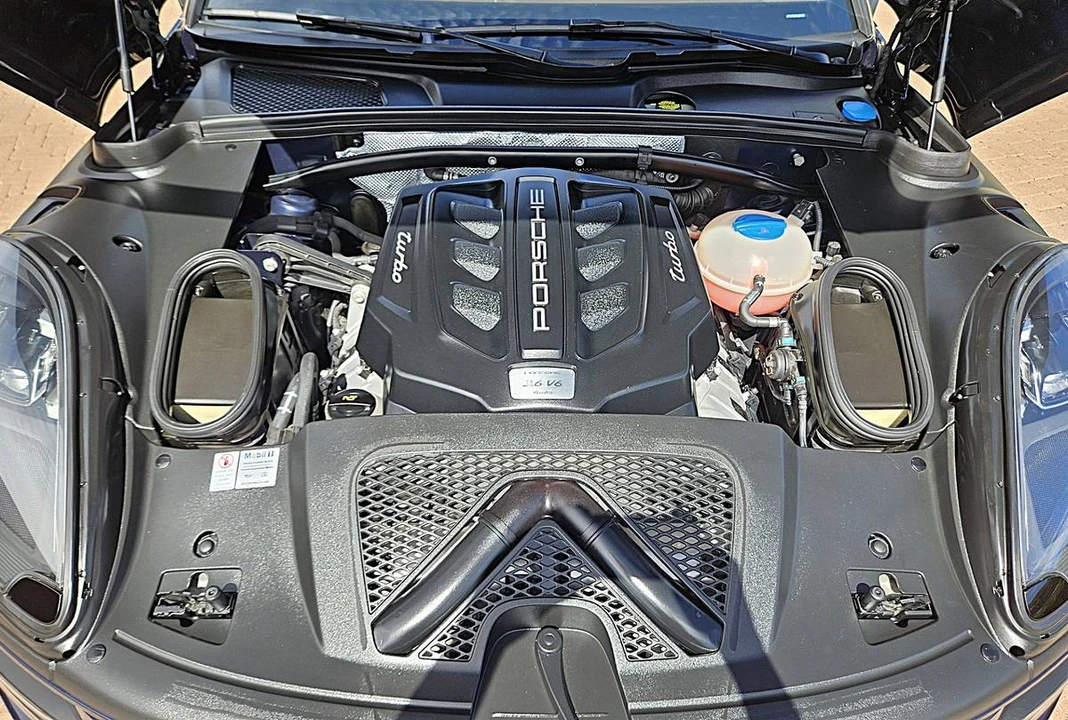 2017 Porsche Macan Turbo - Image 8 of 20