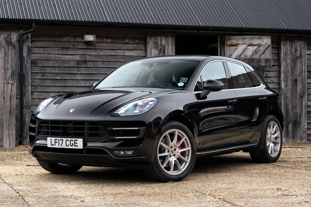 2017 Porsche Macan Turbo - Image 2 of 31