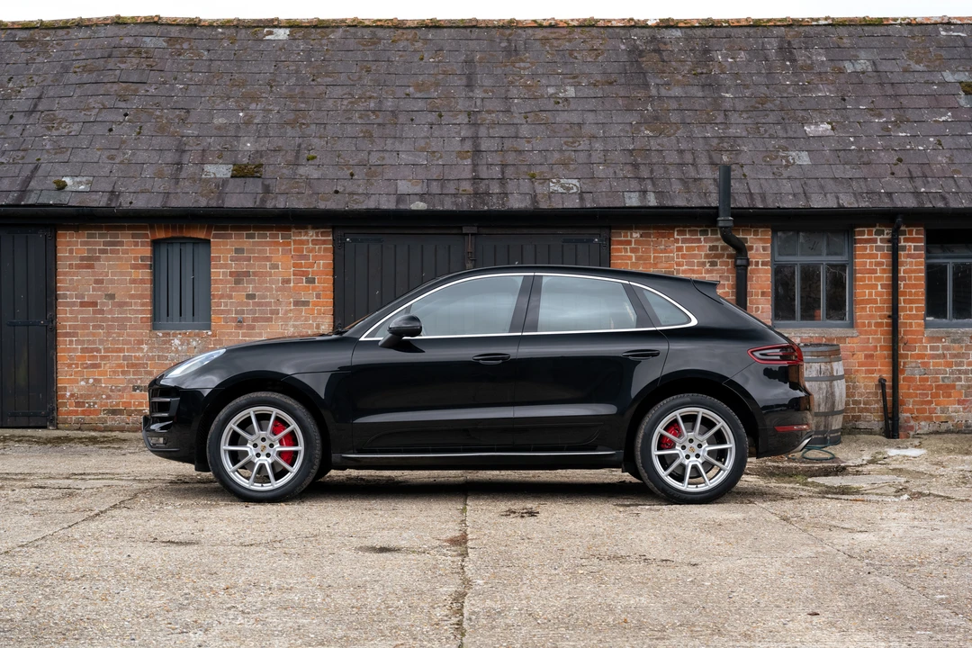 2017 Porsche Macan Turbo - Image 11 of 31