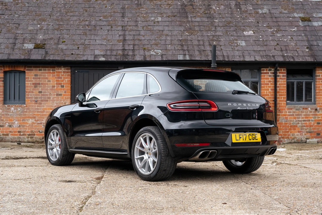 2017 Porsche Macan Turbo - Image 9 of 31