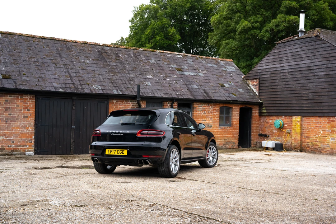 2017 Porsche Macan Turbo - Image 16 of 31