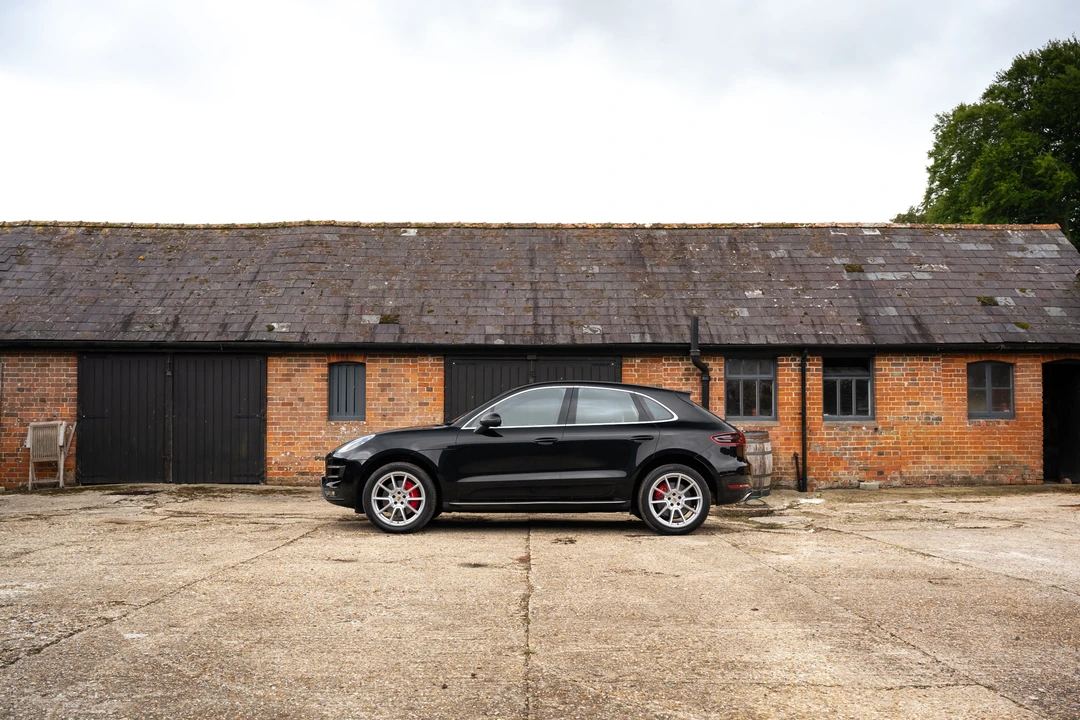2017 Porsche Macan Turbo - Image 17 of 31