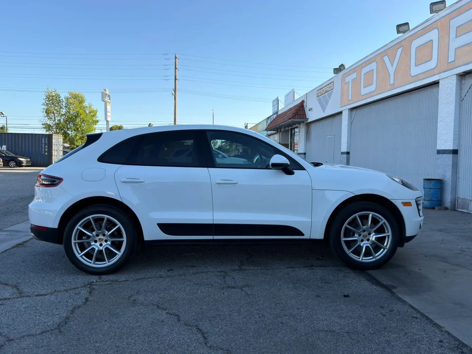 2017 Porsche Macan - Image 8 of 31