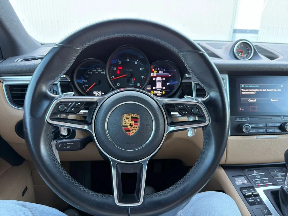 2017 Porsche Macan - Image 16 of 31