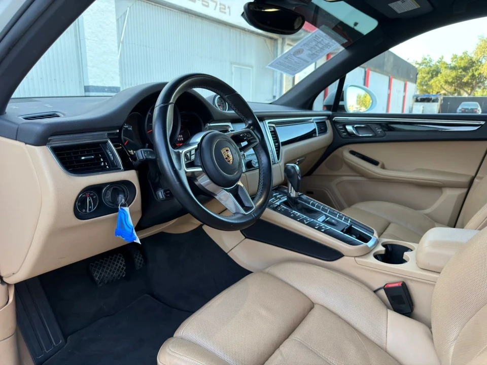 2017 Porsche Macan - Image 14 of 31