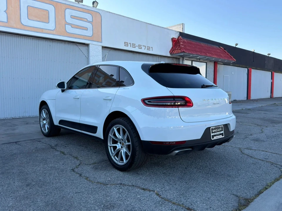 2017 Porsche Macan - Image 21 of 31