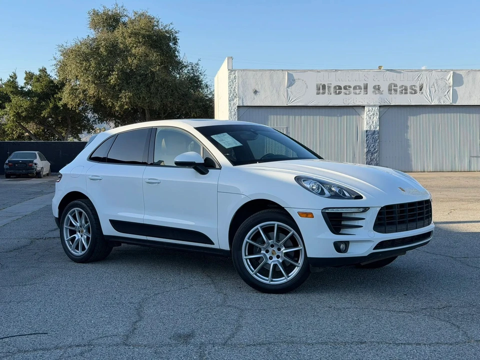 2017 Porsche Macan - Image 17 of 31