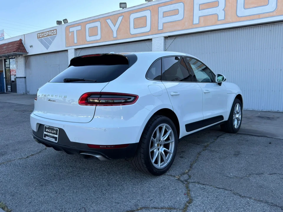 2017 Porsche Macan - Image 23 of 31