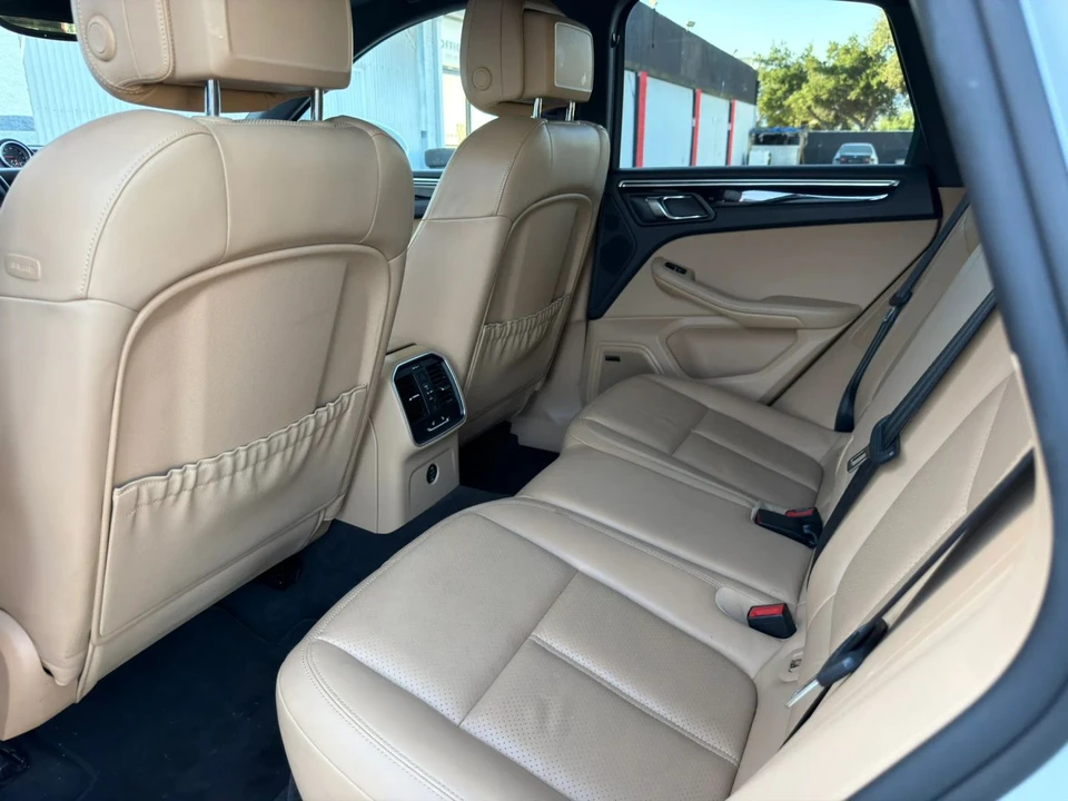 2017 Porsche Macan - Image 10 of 31