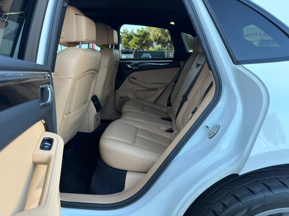 2017 Porsche Macan - Image 25 of 31