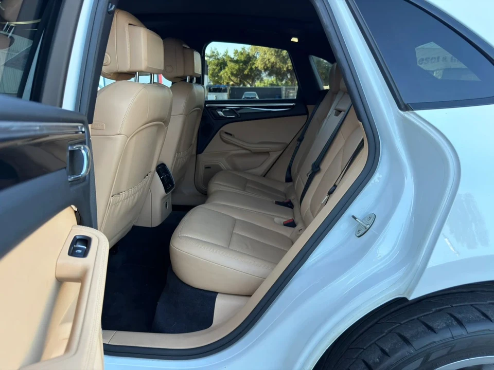 2017 Porsche Macan - Image 9 of 31