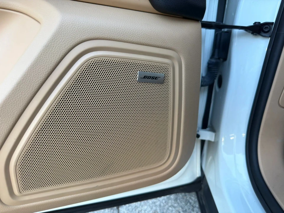 2017 Porsche Macan - Image 28 of 31