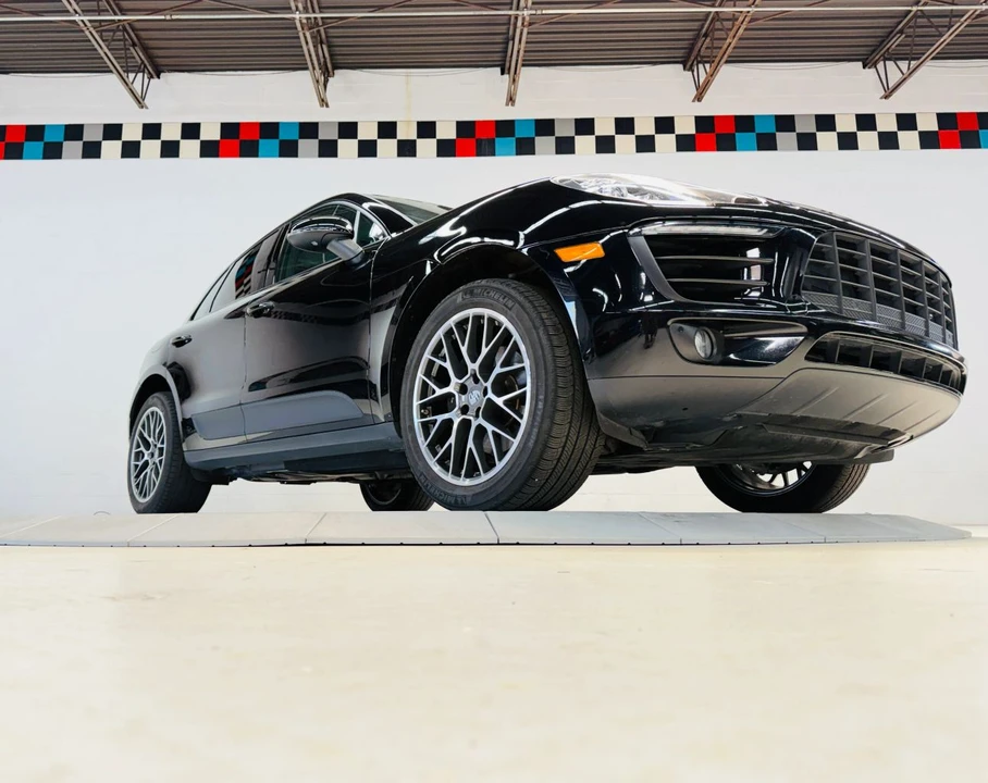 2017 Porsche Macan - Image 14 of 31