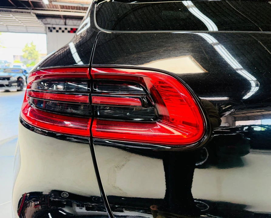 2017 Porsche Macan - Image 21 of 31
