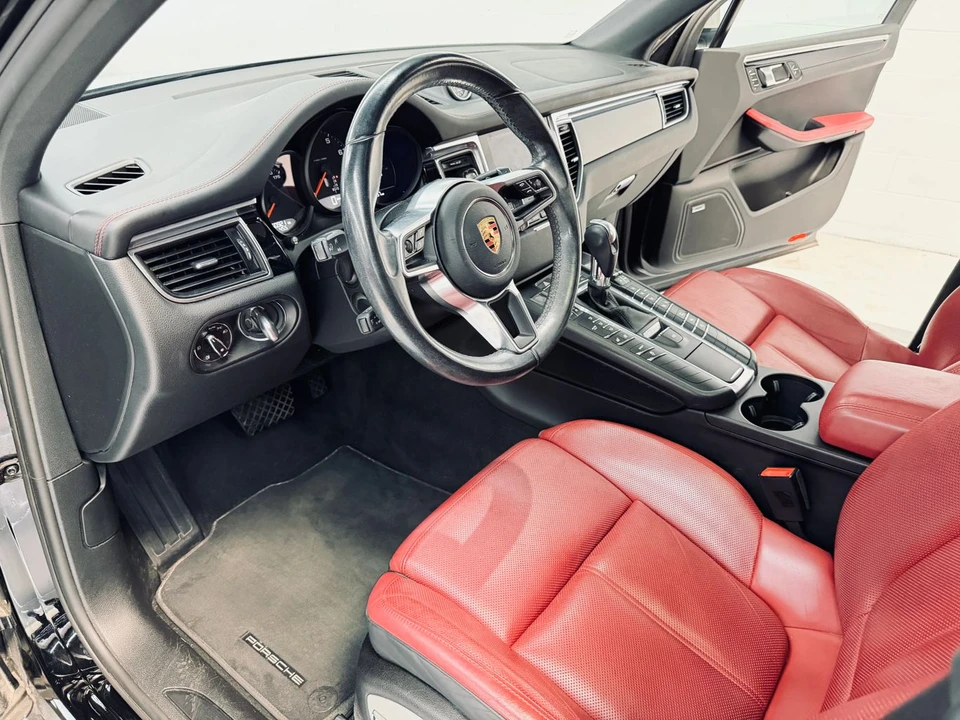2017 Porsche Macan - Image 30 of 31