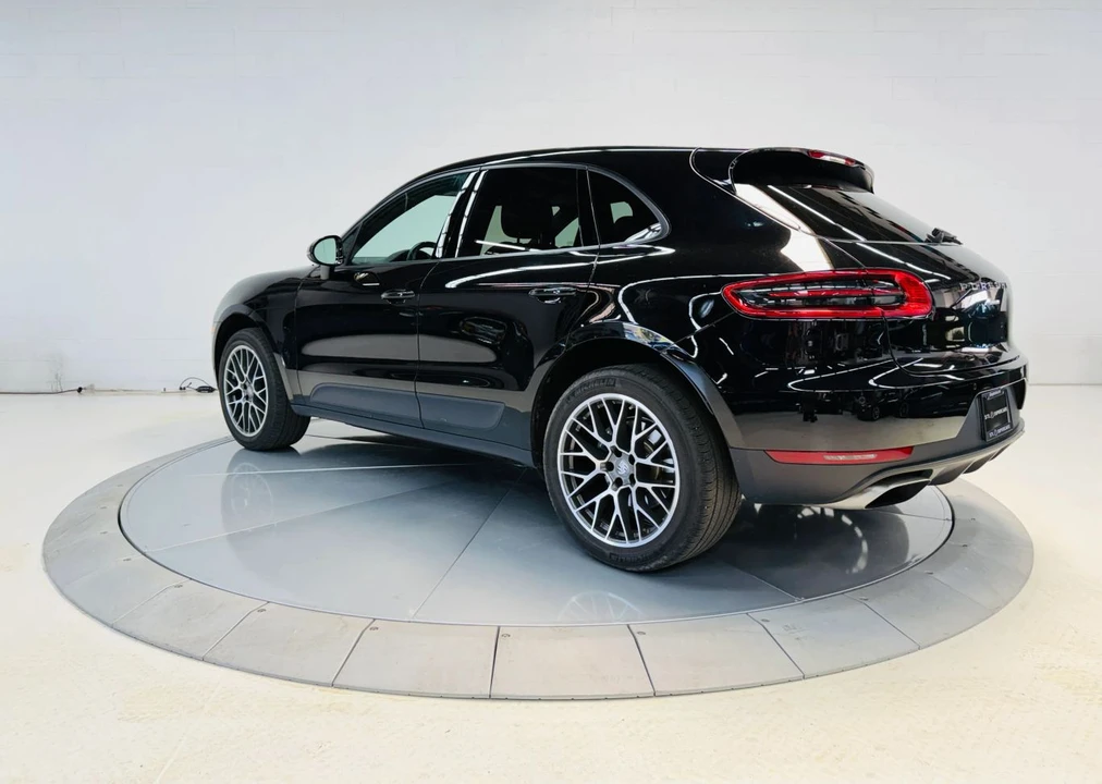 2017 Porsche Macan - Image 2 of 31