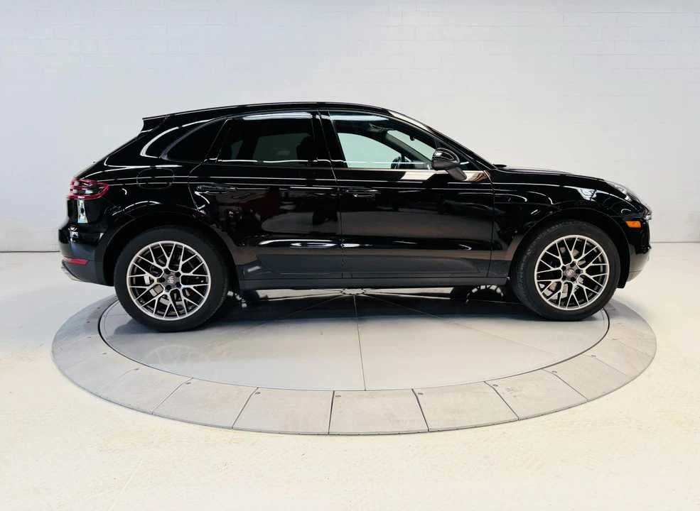 2017 Porsche Macan - Image 8 of 31
