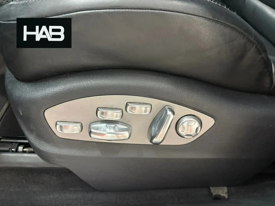 2017 Porsche Macan - Image 24 of 31