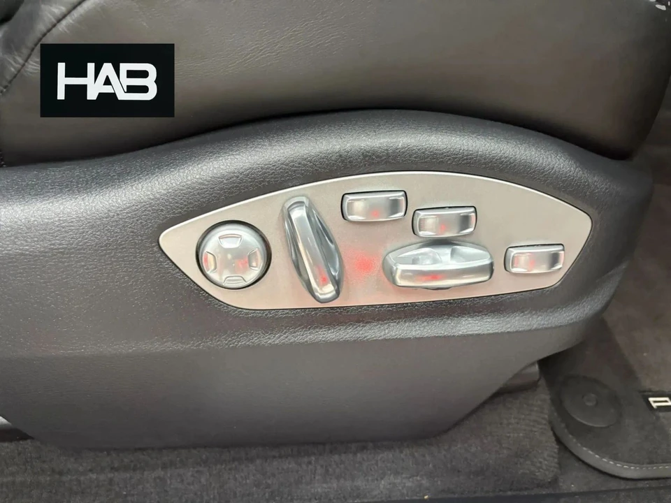 2017 Porsche Macan - Image 23 of 31
