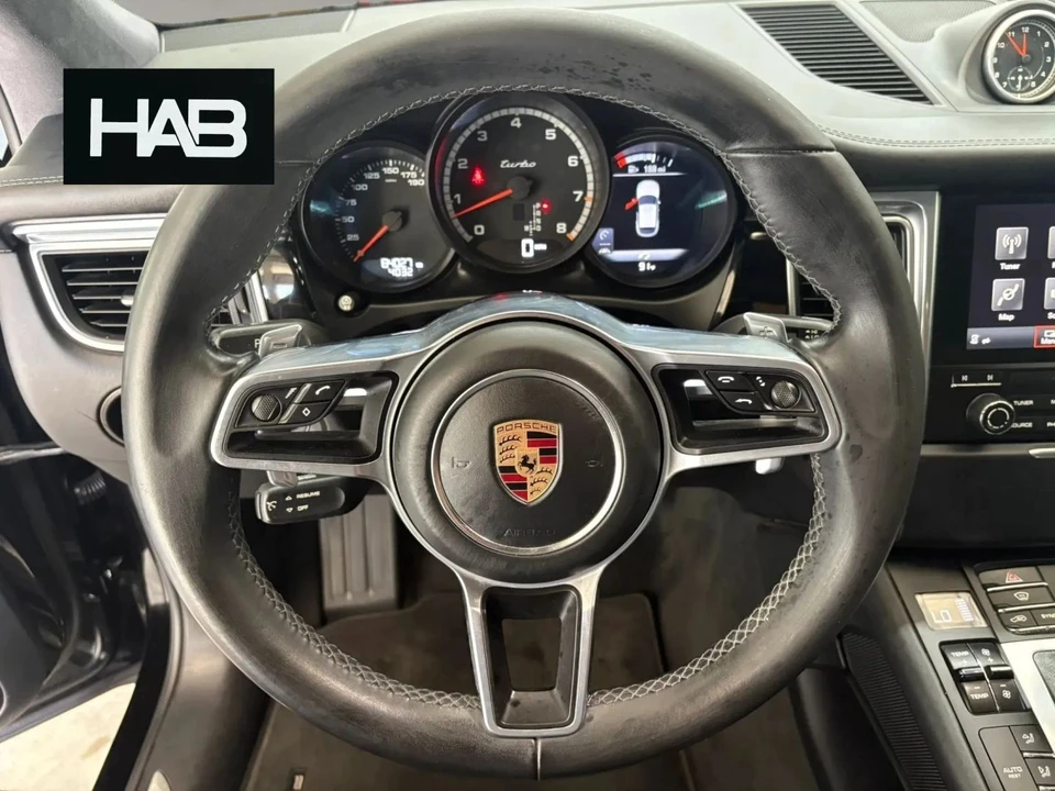 2017 Porsche Macan - Image 11 of 31