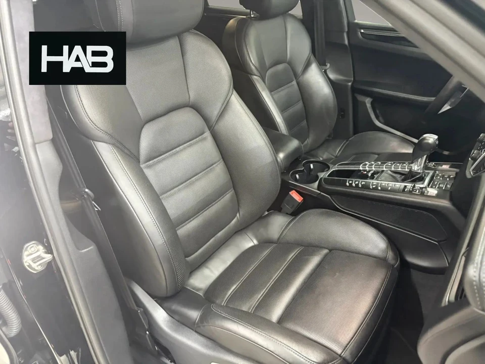 2017 Porsche Macan - Image 21 of 31