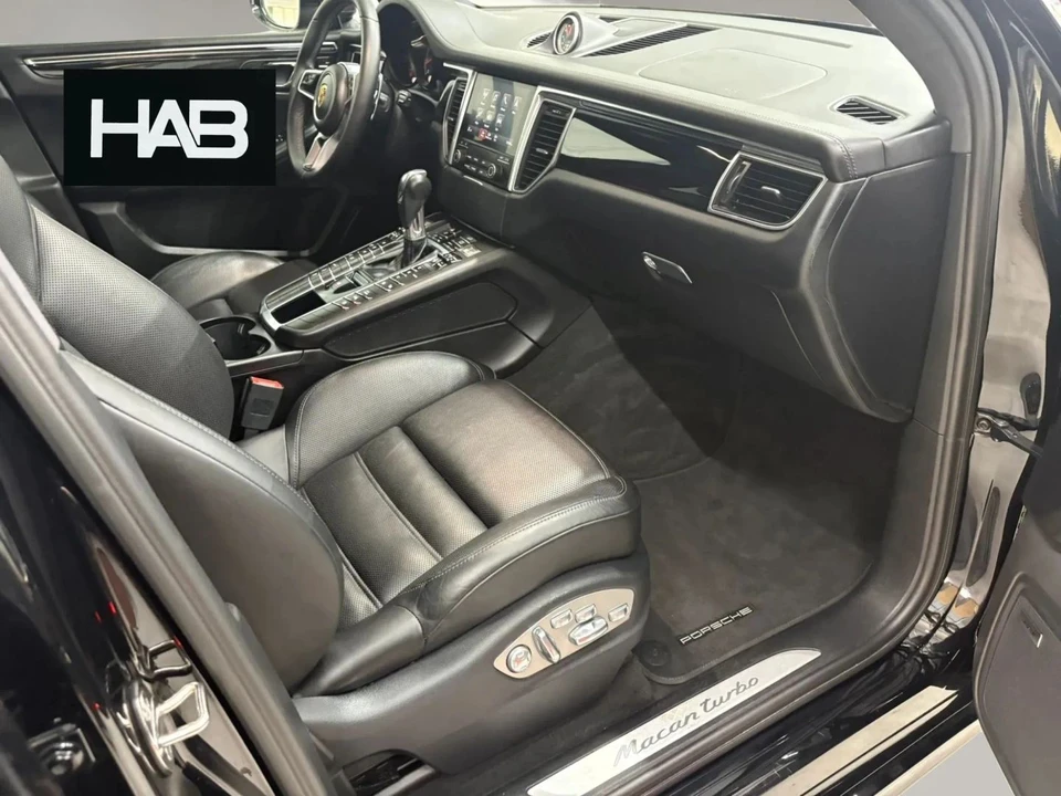 2017 Porsche Macan - Image 22 of 31