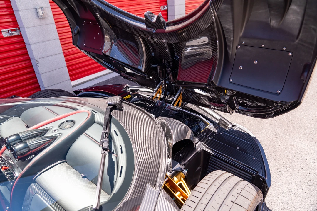 2017 Pagani Huayra - Image 20 of 31