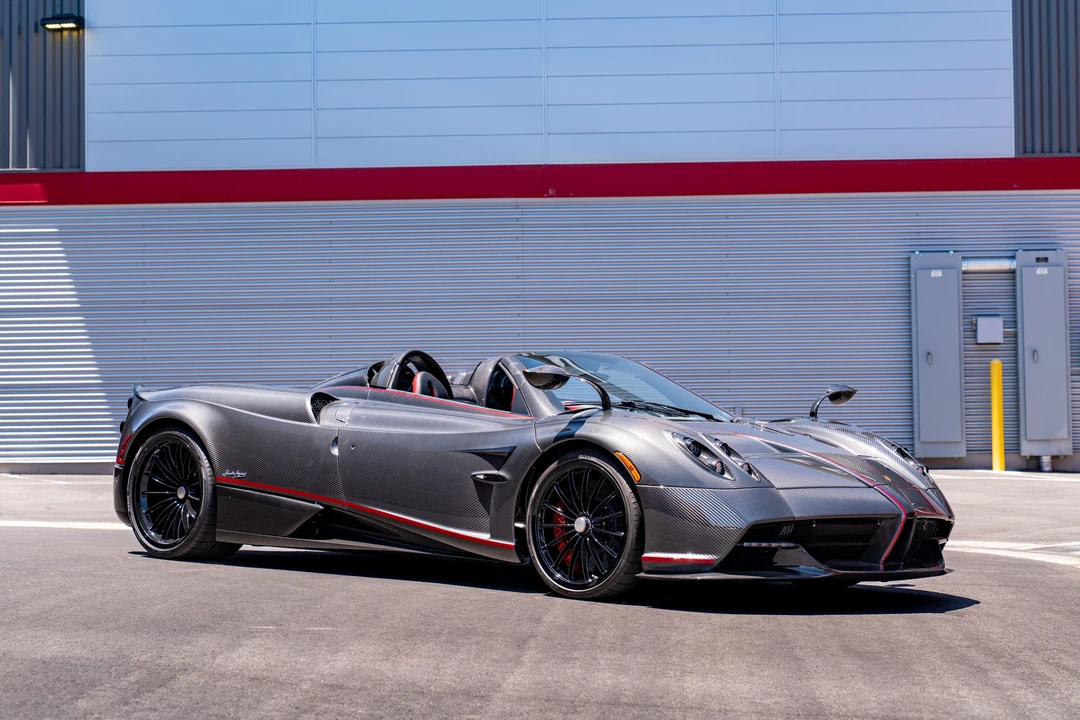 2017 Pagani Huayra - Image 2 of 31