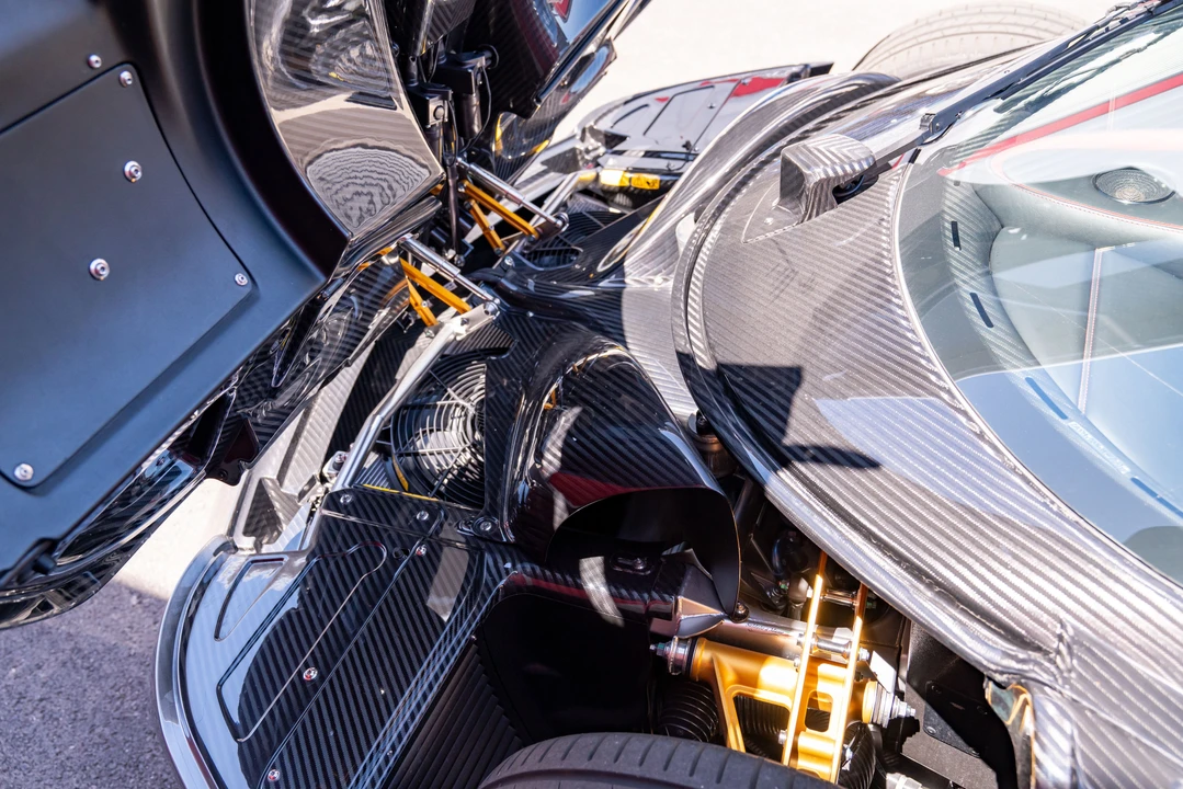 2017 Pagani Huayra - Image 24 of 31