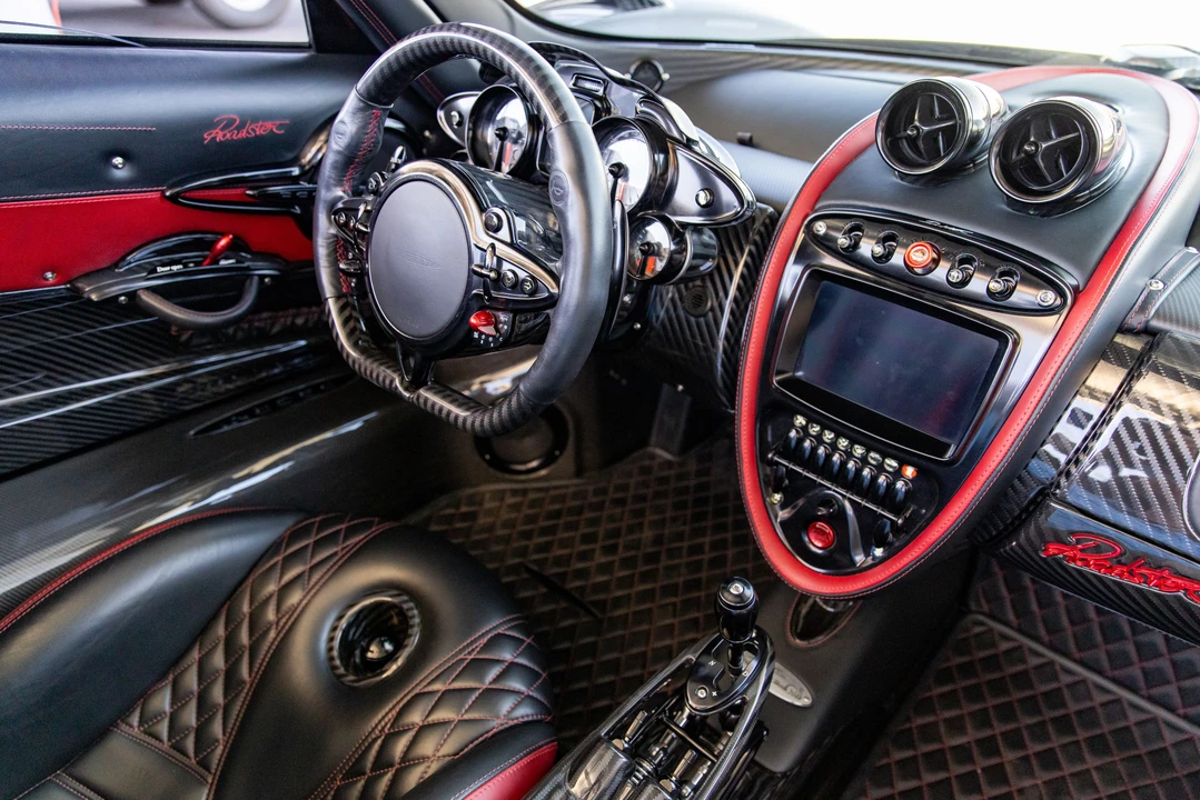 2017 Pagani Huayra - Image 5 of 31