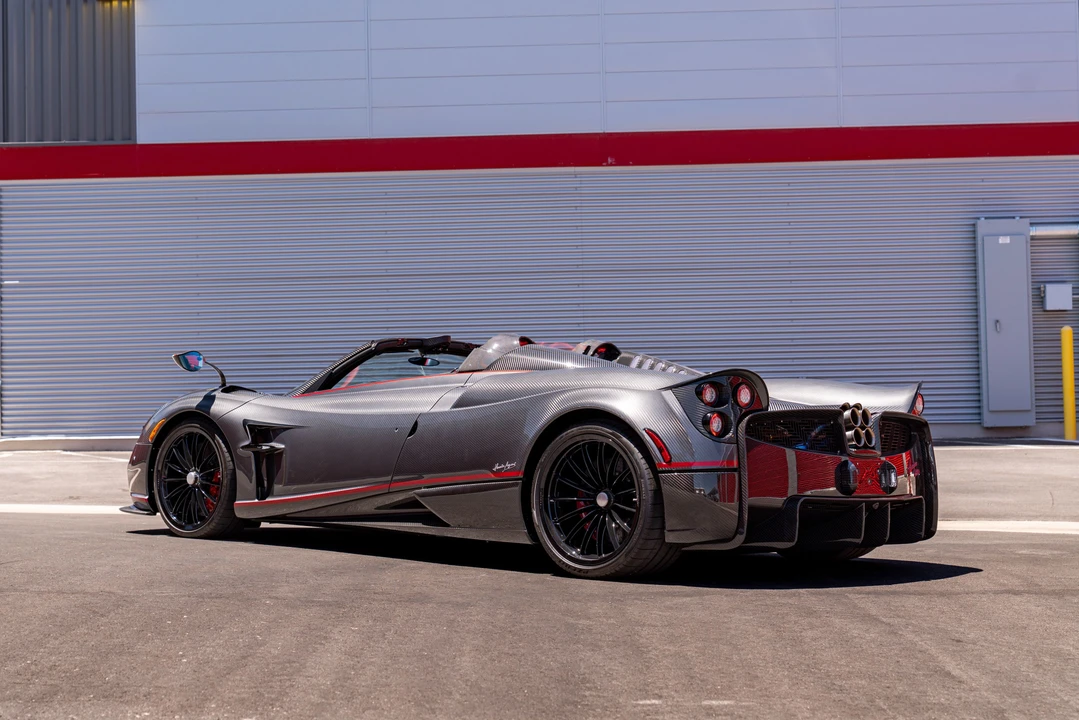 2017 Pagani Huayra - Image 4 of 31