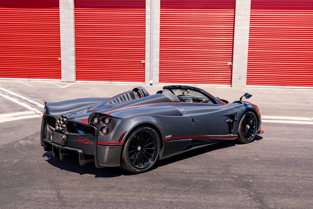 2017 Pagani Huayra - Image 3 of 31