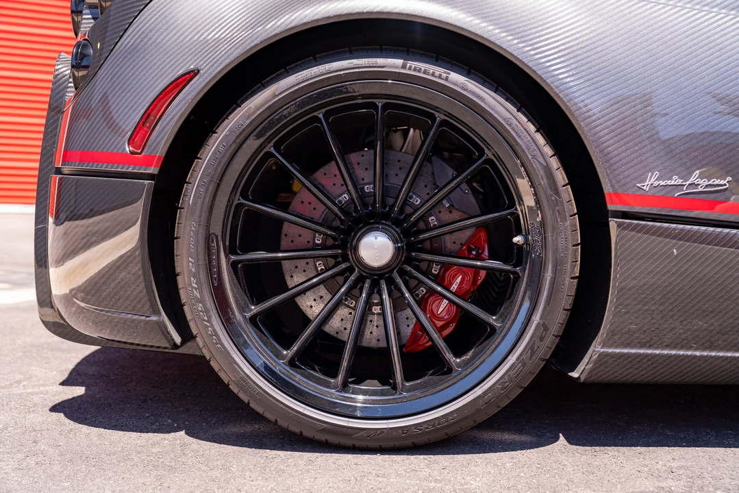 2017 Pagani Huayra - Image 9 of 31
