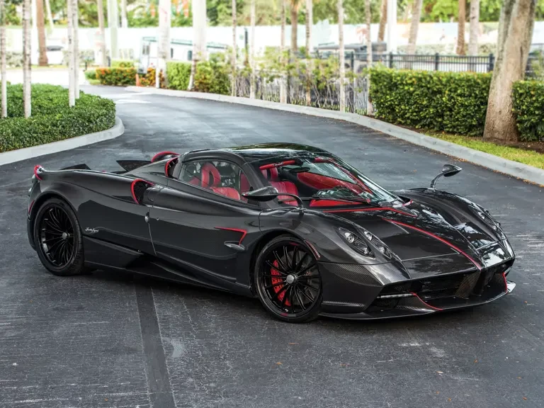 2017 Pagani Huayra - Image 2 of 31