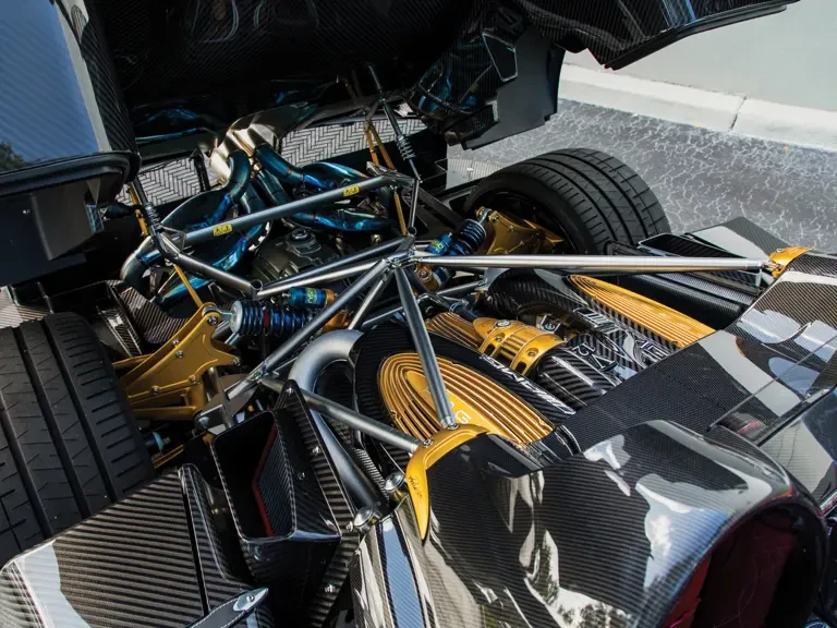 2017 Pagani Huayra - Image 4 of 31