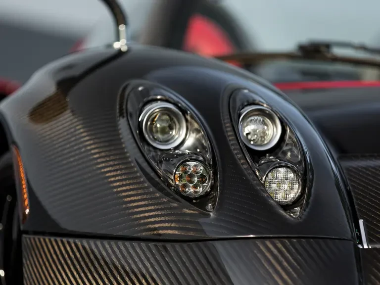 2017 Pagani Huayra - Image 28 of 31
