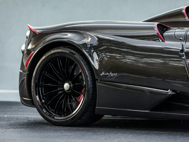 2017 Pagani Huayra - Image 16 of 31