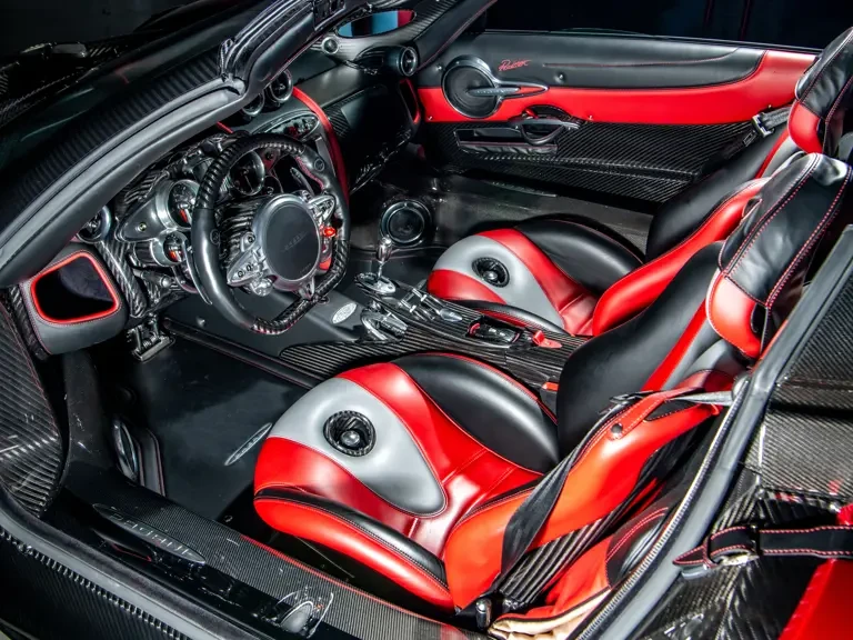 2017 Pagani Huayra - Image 5 of 31