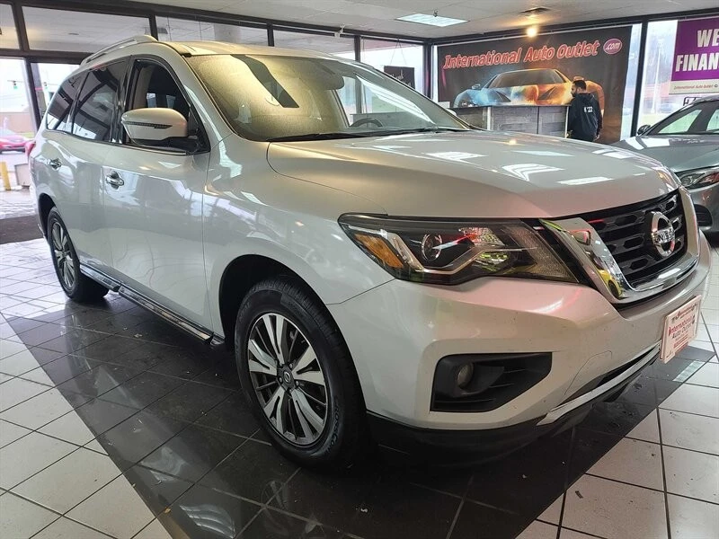 2017 Nissan Pathfinder 4th Gen - Image 4 of 4