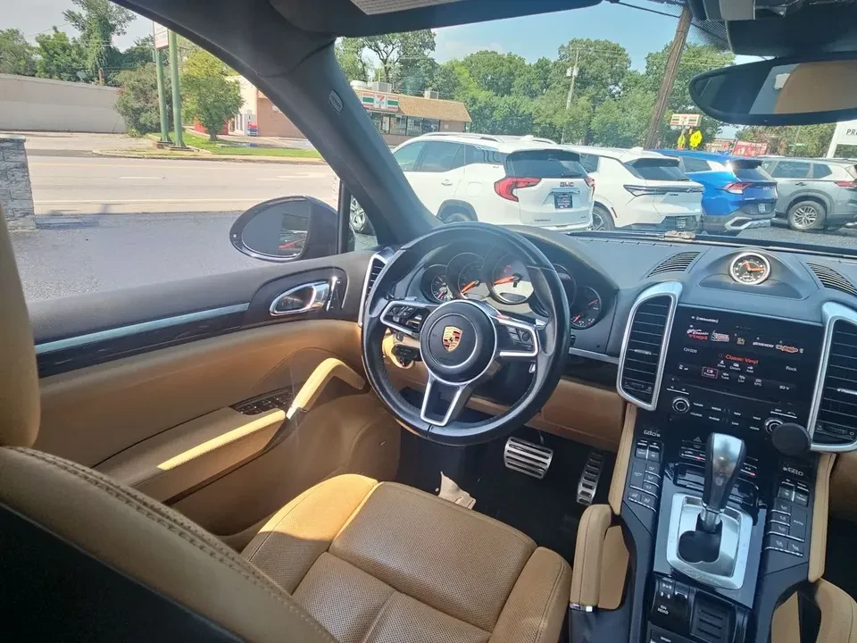 2017 Porsche 958 Cayenne S - Image 9 of 17