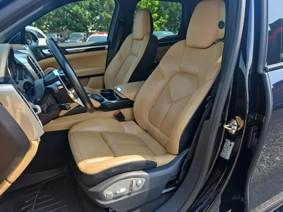 2017 Porsche 958 Cayenne S - Image 11 of 17