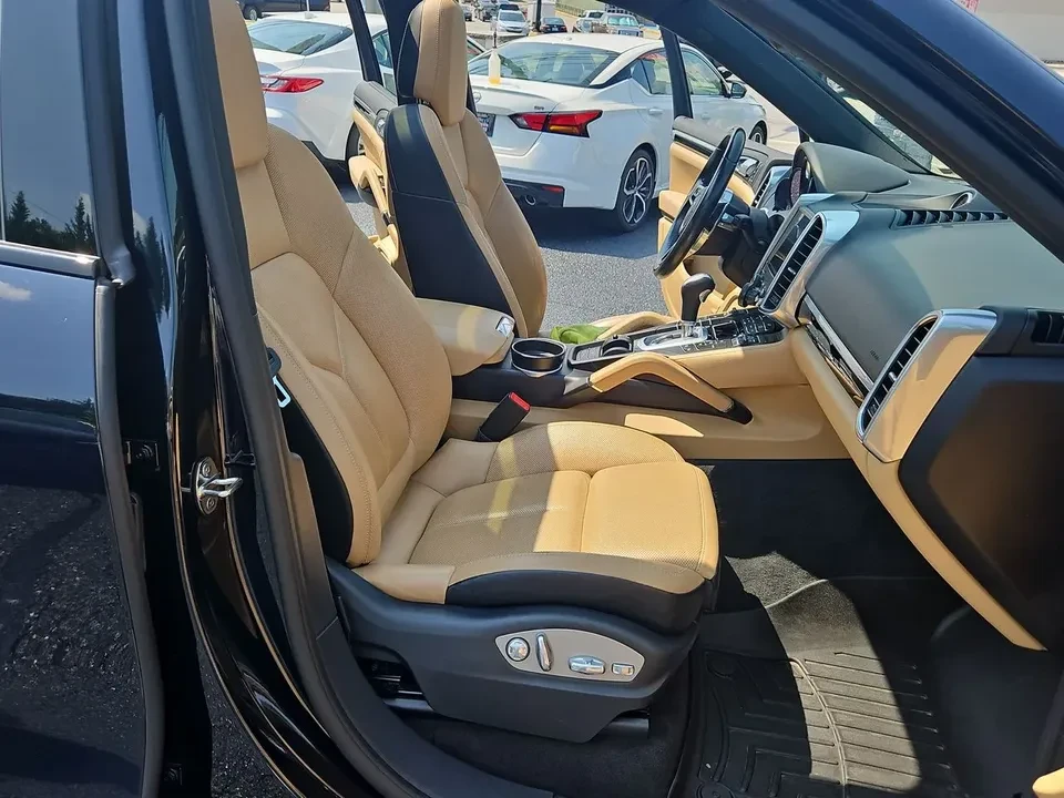 2017 Porsche 958 Cayenne S - Image 10 of 17