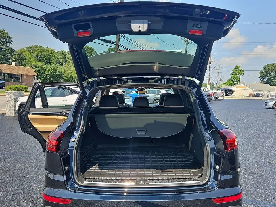 2017 Porsche 958 Cayenne S - Image 7 of 17