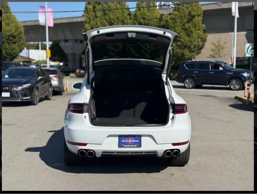 2017 Porsche Macan - Image 18 of 20