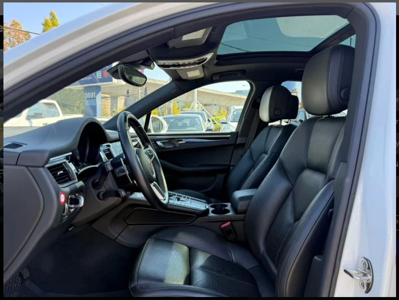 2017 Porsche Macan - Image 13 of 20