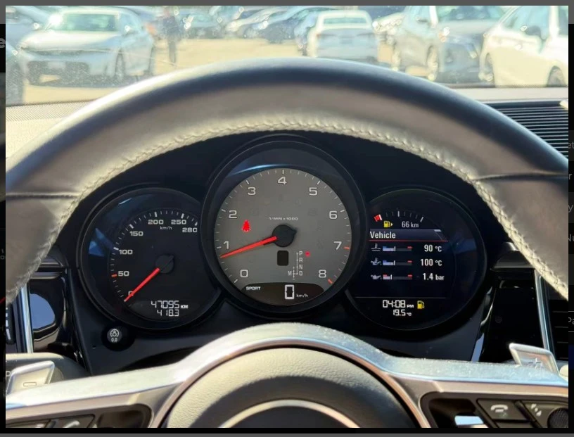 2017 Porsche Macan - Image 15 of 20