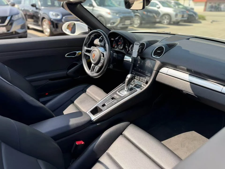 2017 Porsche 718 Boxster - Image 5 of 6