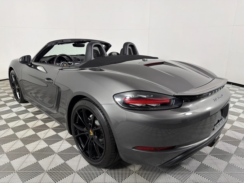 2017 Porsche 718 Boxster - Image 8 of 12