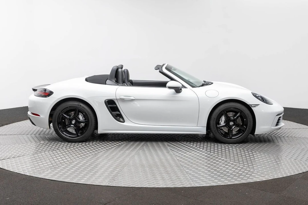 2017 Porsche 718 Boxster - Image 8 of 31